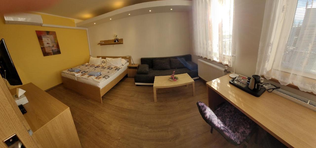 Hotel Gol Prostějov Εξωτερικό φωτογραφία