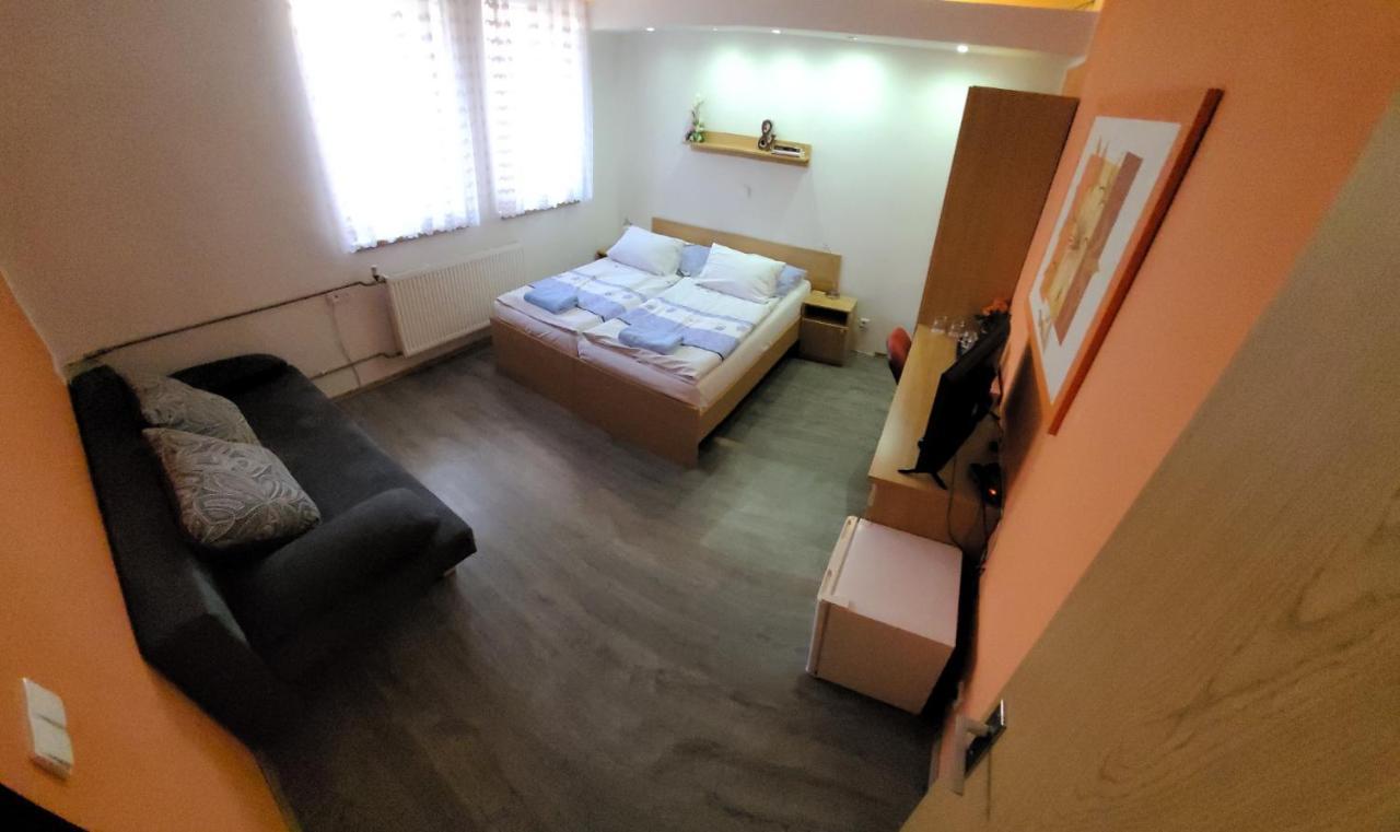 Hotel Gol Prostějov Εξωτερικό φωτογραφία