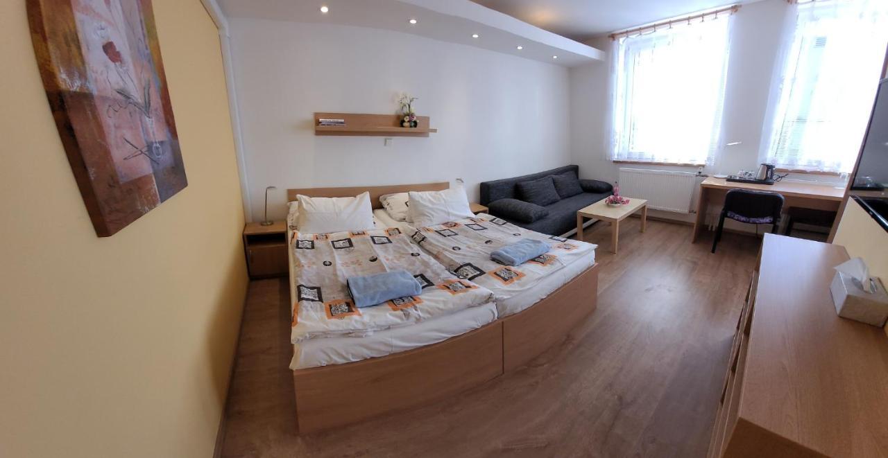Hotel Gol Prostějov Εξωτερικό φωτογραφία