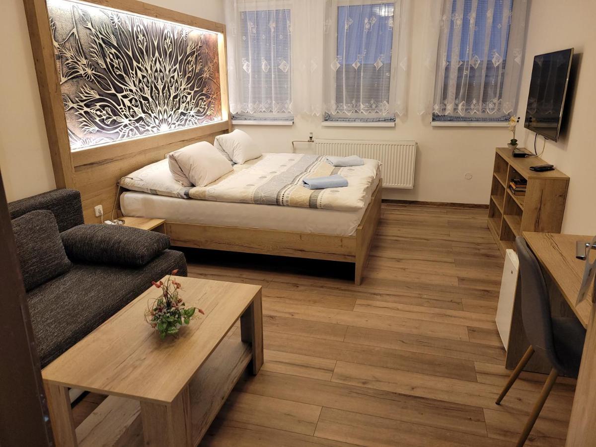 Hotel Gol Prostějov Εξωτερικό φωτογραφία