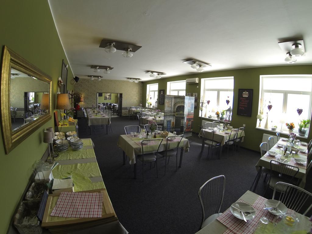 Hotel Gol Prostějov Εξωτερικό φωτογραφία